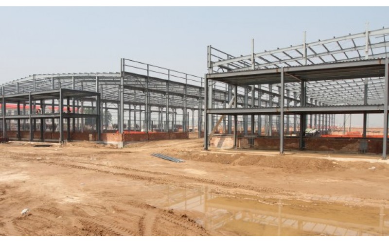 公司在建厂房施工现场