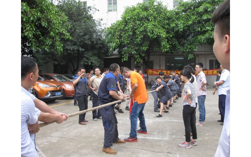 公司第一届拔河比赛